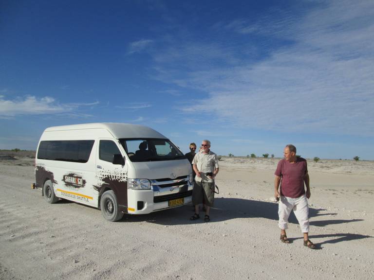 ...hier mit dem Toyota Quantum in der Etosha